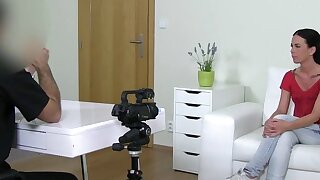 Fare un provino bellezza creampied da agente di casting. Un provino di bellezza creampied da agente di casting dopo succhiare e scopare