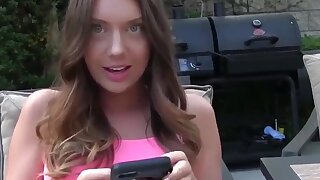 Elena vuole schizzare e sperma come le ragazze il suo fratellastro scopa