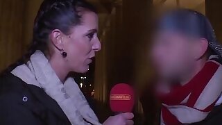 Grandi tette milf ama scopare in auto. Incredibile tedesco MILF con grandi tette gode cazzo in macchina. Sexy maturo con un grande culo ama succhiare e deepthroating un cazzo. Hottie ottiene la sua figa tagliata sbattuto in varie posizioni come lei si sta