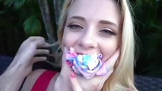 Carino Bionda Riley Star ottiene figa dominato e scopata.