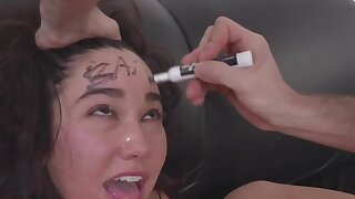 Bang Casting: Karlee Grey viene inveito e segnato durante il suo BANG! Audizione. Karlee Grey viene arato in questo filmato esclusivo che non troverai da nessun'altra parte, ma qui sul botto! rete. Questo è il suo video di audizione in cui tenta di mostra