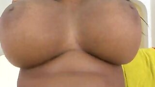 Sunny con una possibilità di tette!. oh mio dio! Grandi tette round asini aggiornamento è assolutamente da vedere! Aileen ha un sacco di fottuti sacchi divertenti. Quando intendo enorme, intendo enorme! Ha avuto modo di avere una delle più grandi coppie d