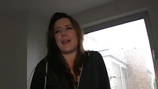 PublicAgent casalinga britannica all'estero e scopata da sconosciuto