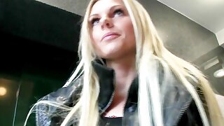 Gorgous bionda ragazza ceca è preso e pagato per il sesso pubblico