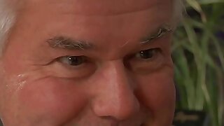 Grandi tette ragazza scuola anale cazzo in Cowgirl Riverso con il suo vecchio insegnante