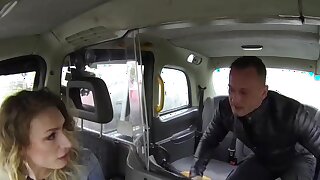 Donna falso Taxi francese ragazzo dà gola cazzo e duro sesso a horny Babe