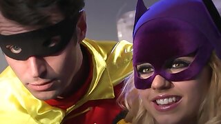 Il Joker tradisce Harley Quinn con due dei suoi servi