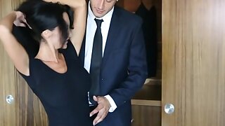 HD - bel seno prosperoso Ava Addams rimbalza il culo in mans gallo