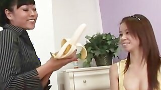 Madre e figlia Blowjob Lesson