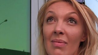 PublicAgent She ottiene spiedo all'aperto per ottenere realtà TV lavoro