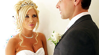 Tasha Reign baciare con il migliore amico del marito