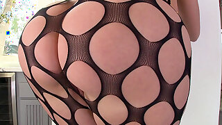 Ragazza curvacea Anikka Albrite sa come avvolgere quel bottino