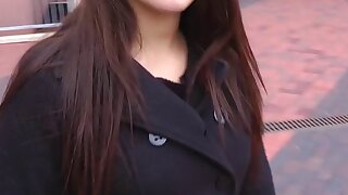 Brunette sbattuto con due cazzi twhorugh buchi nei suoi collant