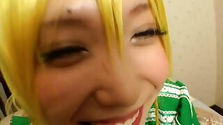 Cutie giapponese cosplay come leafa in azione pov
