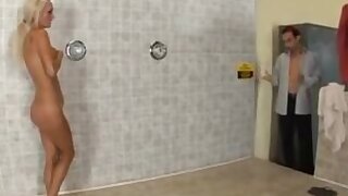 Lichelle Marie viene scopata in palestra Shower