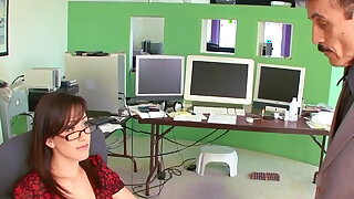 Segretario Ninfomane arato At The Office