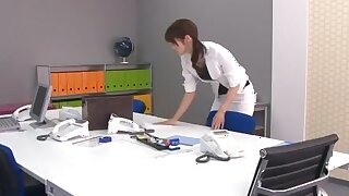 Ufficio forte cazzo lungo la sporgenza per Maki Hojo