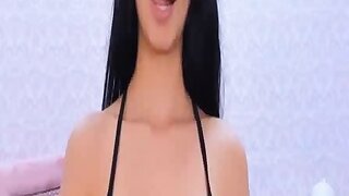 Nerd Babe Fingering Her Pussy On Live