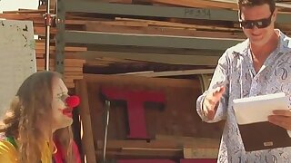 Mika Tan, Audrey Hollander e Bobbi Starr visitano Swingtown