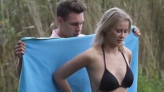 Casey prende scopata all'aperto