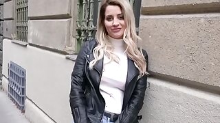 Leggy Brit con grandi tette ama il cazzo grosso