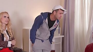 Lubrificando le sue corde vocali: Procace Insegnante doppio penetrato