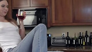 Fatto e annoiato, Camille strisce nude e si estende