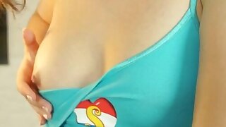 Teen ragazza con occhiali masturbarsi
