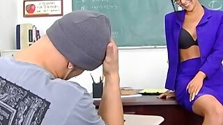 Diana Prince, Derrick Pierce Il mio primo insegnante di sesso